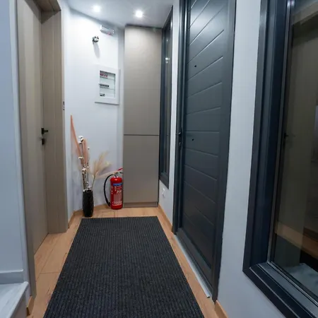 The 3* Káto Loutrákion