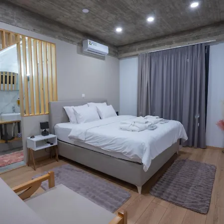 The Káto Loutrákion